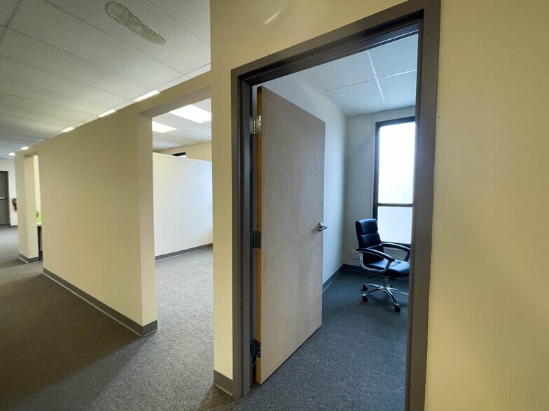 More Photos Of 6252 N Lincoln Ave, Chicago Office For Lease