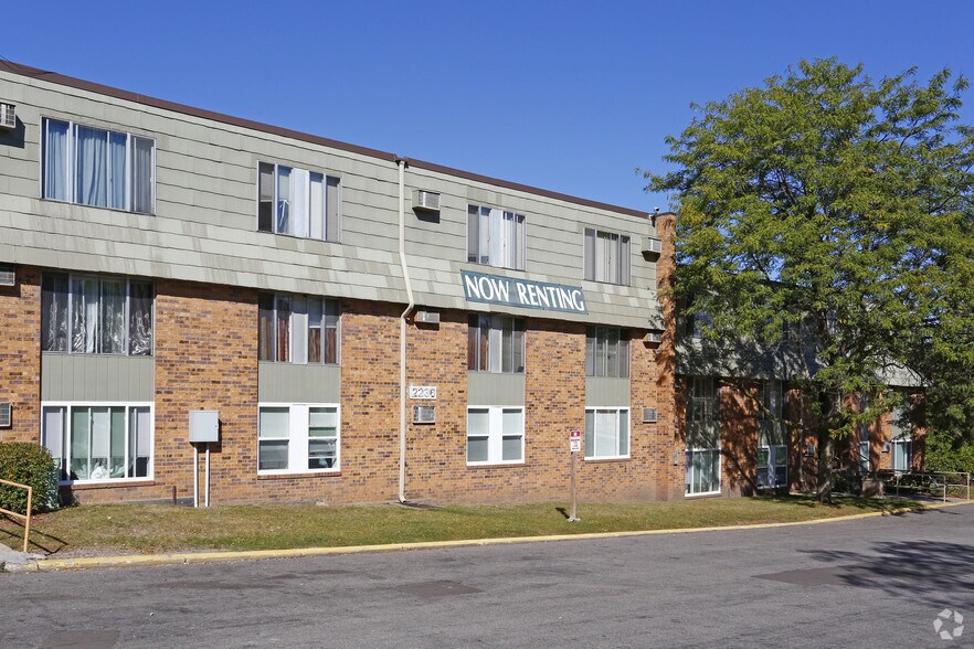 More Photos Of 2236 Lower Afton Rd, Saint Paul Apartments For Sale
