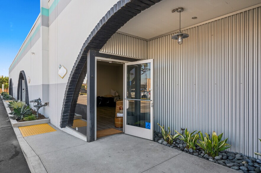More Photos Of 1375 Logan Ave, Costa Mesa Warehouse For Sale