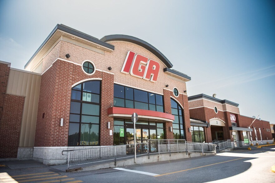 More Photos Of 1221 Boul Marcotte, Roberval General Retail For Lease
