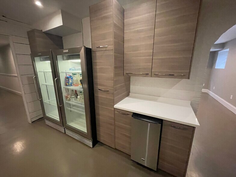 More Photos Of 12 W Madison St, Baltimore Office For Lease