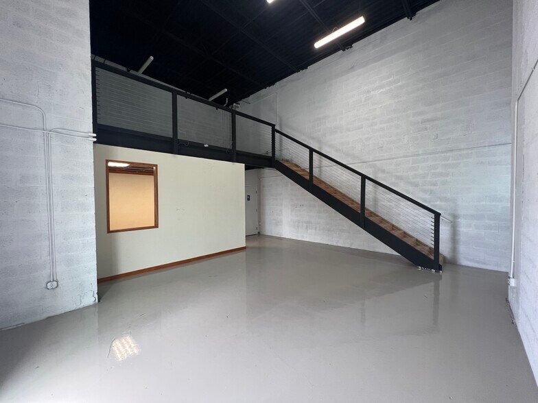 More Photos Of 12871 Suzanne, Hobe Sound Light Manufacturing For Lease