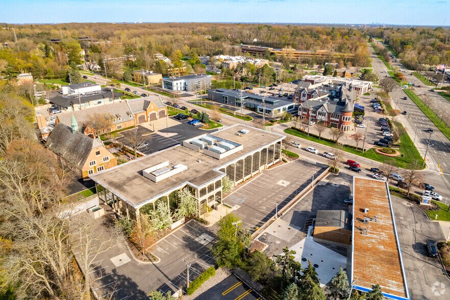 More Photos Of 21 E Long Lake Rd, Bloomfield Hills Office For Lease
