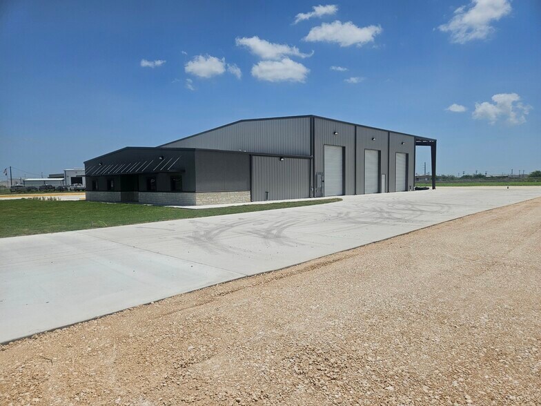 More Photos Of 1314 Spindletop Rd, Corpus Christi Warehouse For Lease