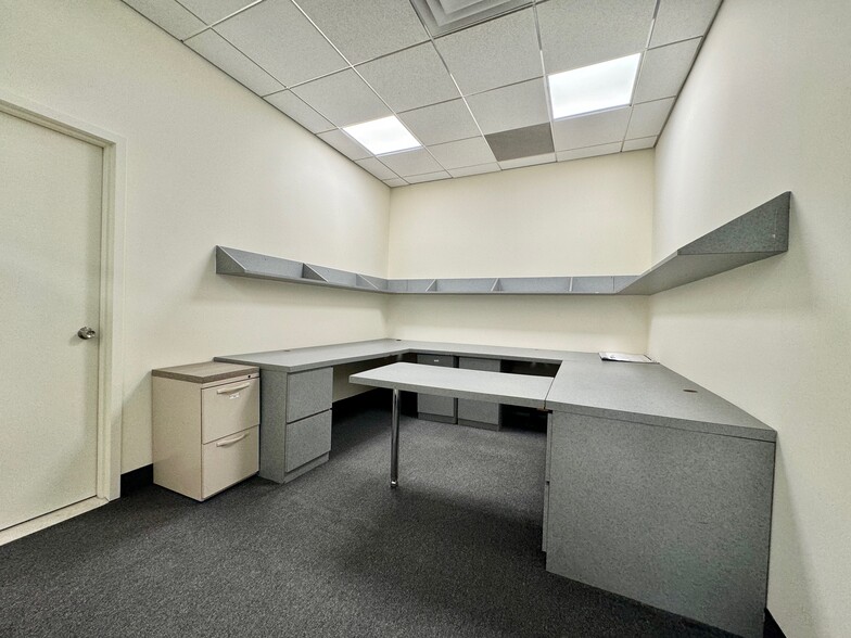 More Photos Of 25-21 49th St, Astoria Office For Lease