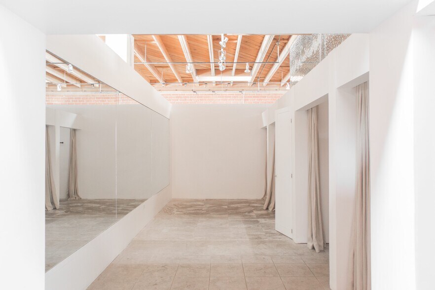 More Photos Of 8483 Melrose Ave, West Hollywood Storefront For Lease