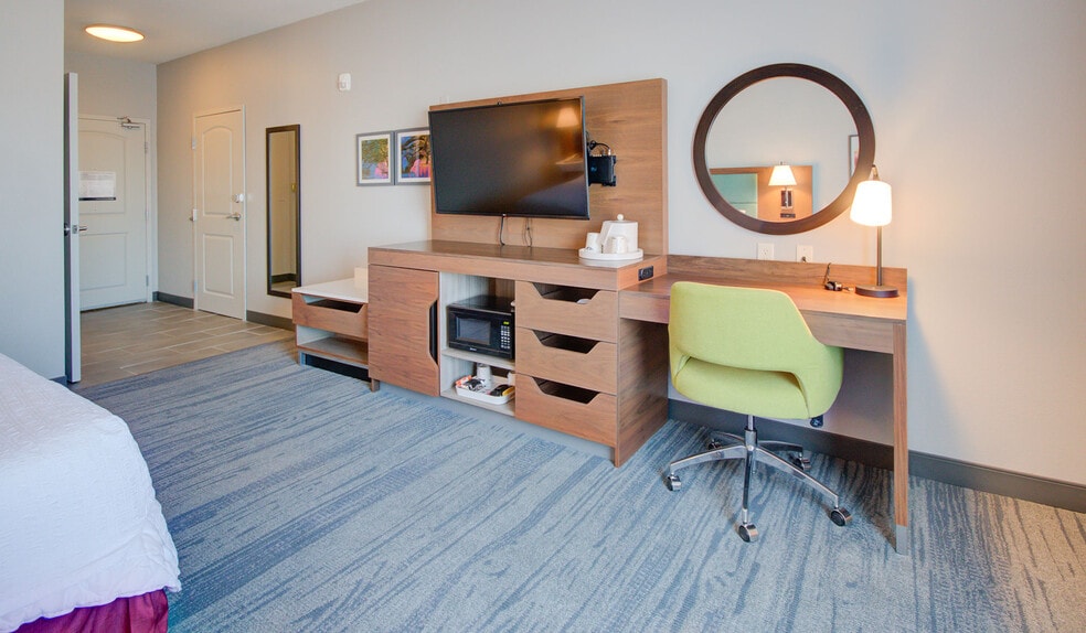 More Photos Of 4617 7th St, Bay City Hotel For Sale