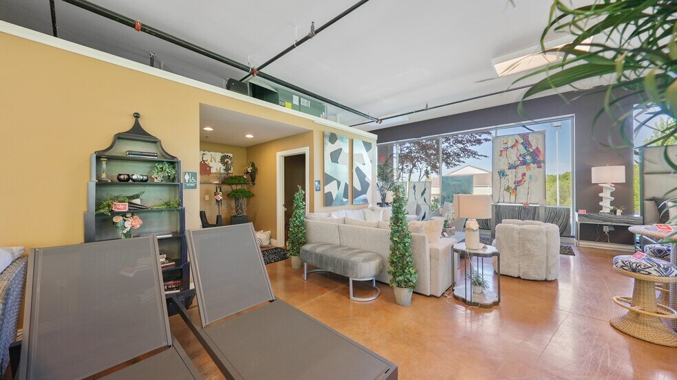 More Photos Of 2265 Bagnell Dam Blvd, Lake Ozark Office For Sale