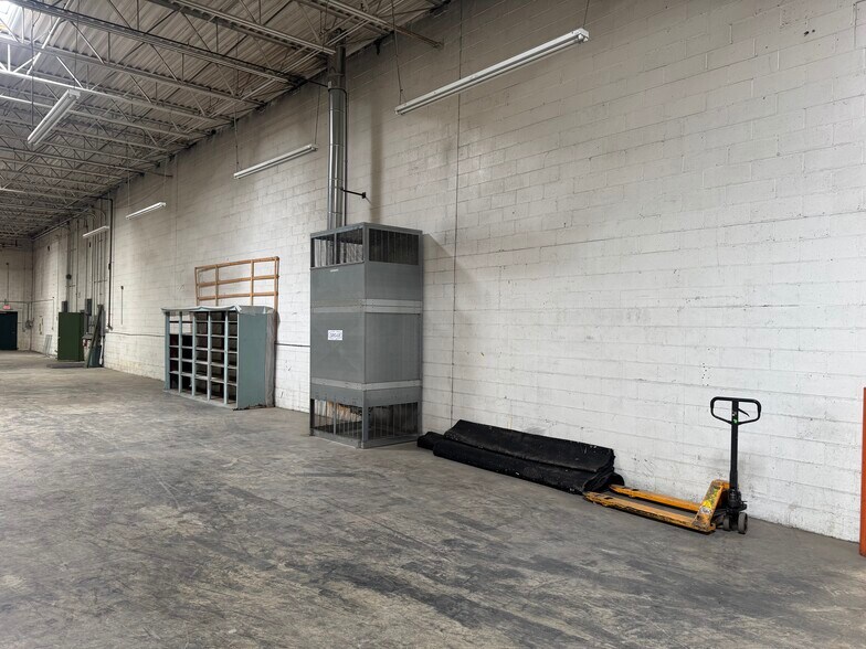 More Photos Of 15 E Elm St, Broadalbin Warehouse For Lease