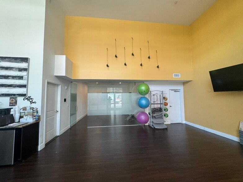More Photos Of 121 Towne St, Stamford Apartments For Lease