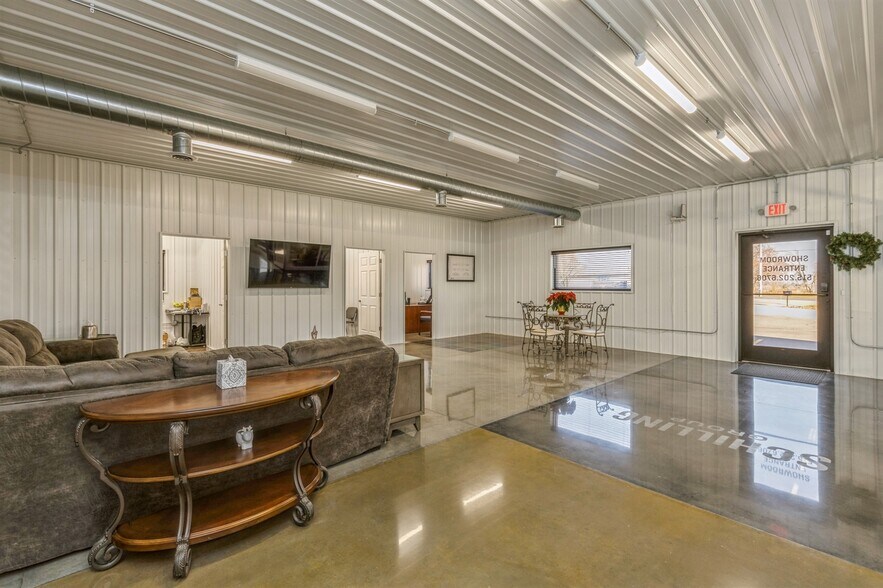 More Photos Of 33083 Ute Ave, Waukee Flex For Sale