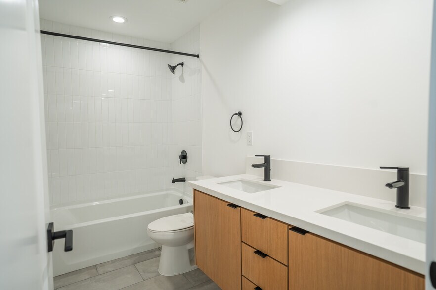 More Photos Of 2707 Ruhland Ave, Redondo Beach Multifamily For Sale