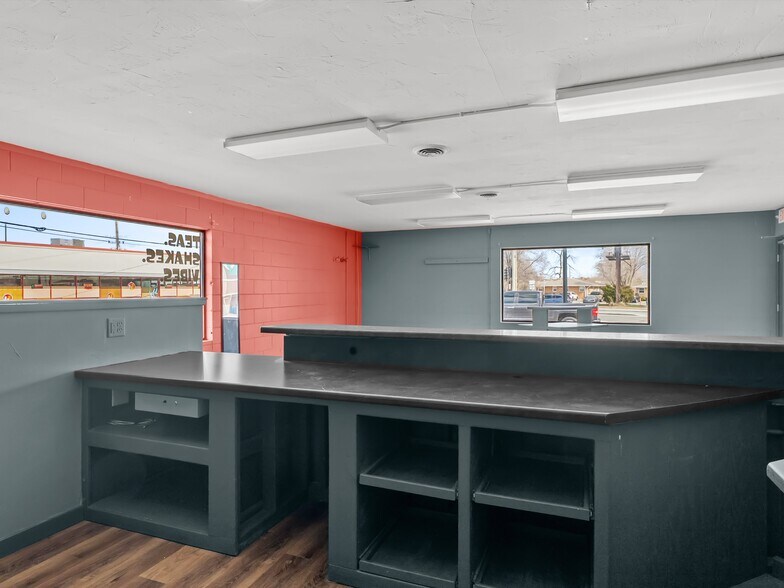 More Photos Of 1930 E Mason St, Green Bay Freestanding For Lease