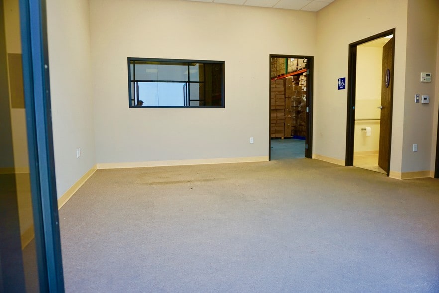 More Photos Of 16882 S Main St, Gardena Warehouse For Lease