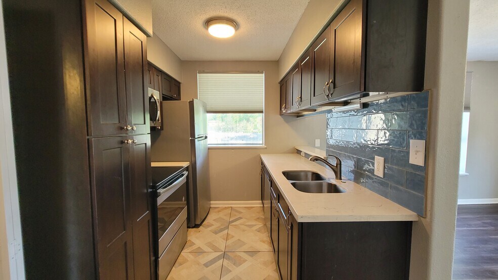 More Photos Of 1635 W Mulberry Ave, San Antonio Apartments For Sale