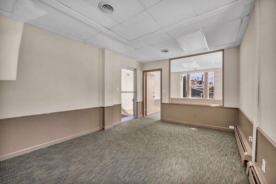More Photos Of 15705 Detroit Ave, Lakewood Office For Lease