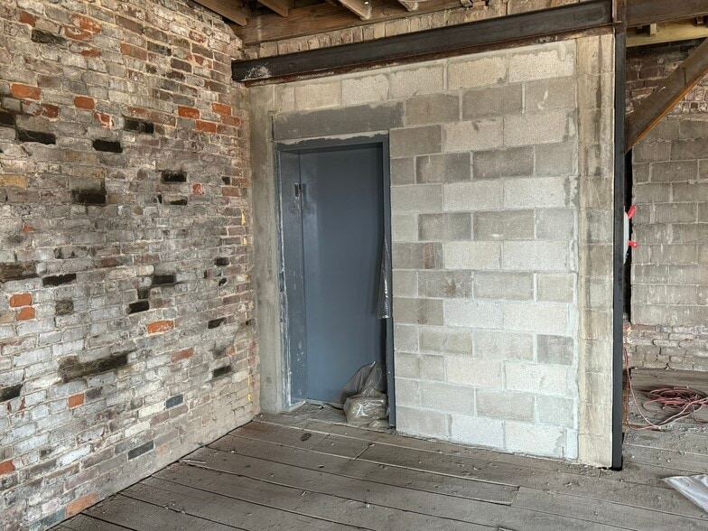 More Photos Of 222 S 3rd St, Ironton Specialty For Sale