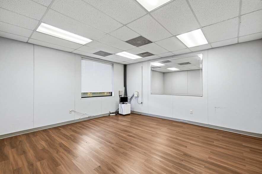 More Photos Of 10605 Southern Loop Blvd, Pineville Warehouse For Lease