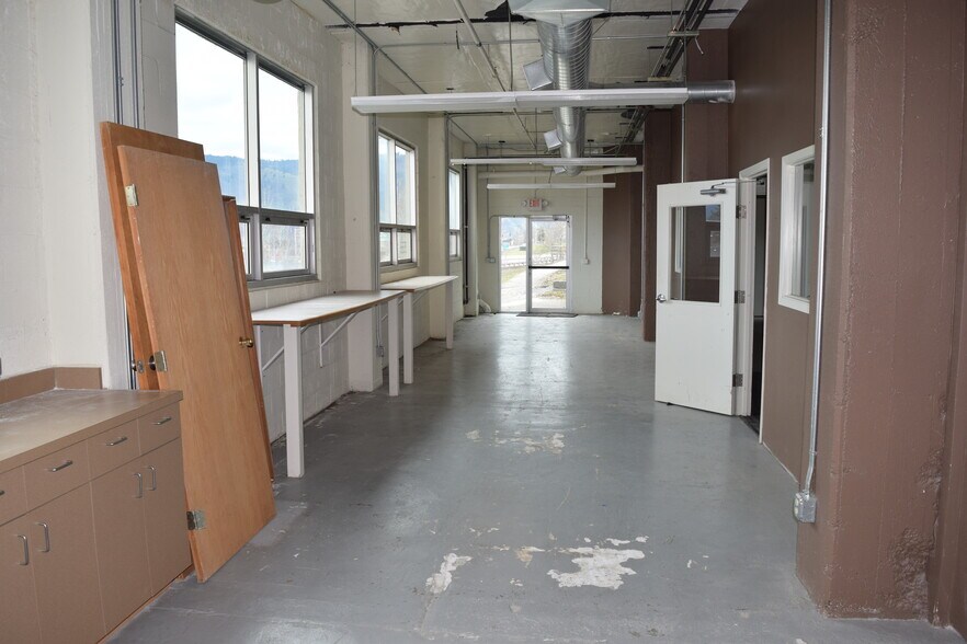 More Photos Of 616 Industrial St, Hood River Warehouse For Lease