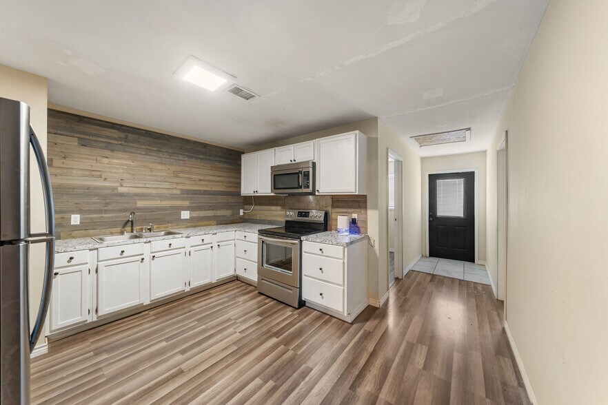 More Photos Of 1425 State Highway 75 N, Huntsville Office For Lease