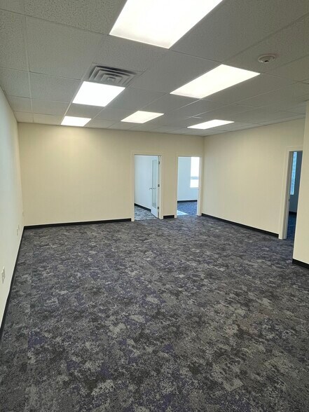 More Photos Of 875 Centerville Rd, Warwick Office For Sale
