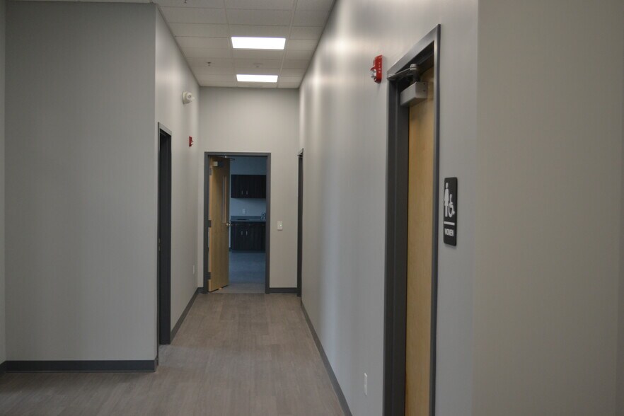 More Photos Of 60 Industrial Rd, Elizabethtown Distribution For Sale