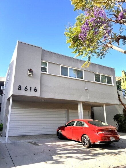More Photos Of 8616 Gregory Way, Los Angeles Apartments For Sale