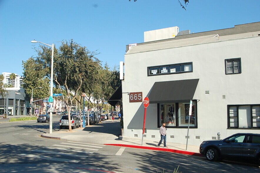 More Photos Of 872 Huntley Dr, West Hollywood General Retail For Lease