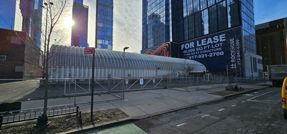 More Photos Of 551 W 38th St, New York Land For Lease