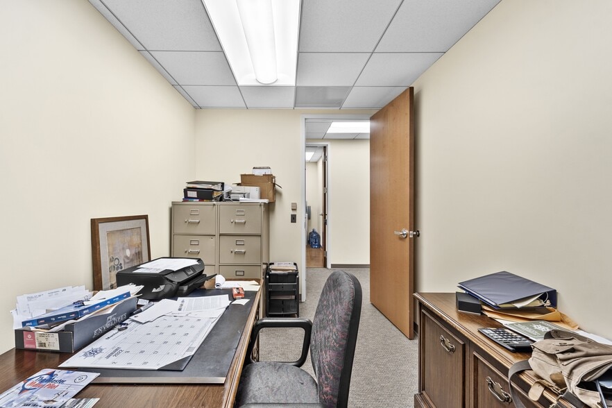 More Photos Of 1025 Connecticut Ave NW, Washington Office For Lease