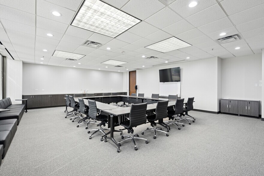 More Photos Of 1100 NE Loop 410, San Antonio Office For Lease