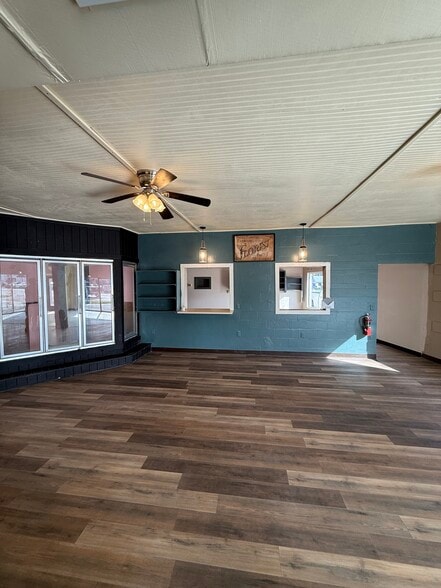 More Photos Of 2595 Avenue G NW, Winter Haven Showroom For Lease