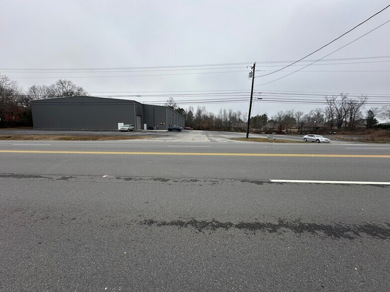 More Photos Of 4100 AL Highway 69, Guntersville Sports And Entertainment For Sale
