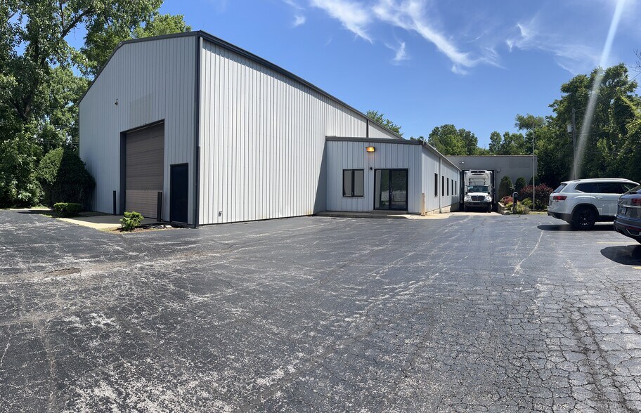 Primary Photo Of 13727 Chatham St, Blue Island Warehouse For Sale