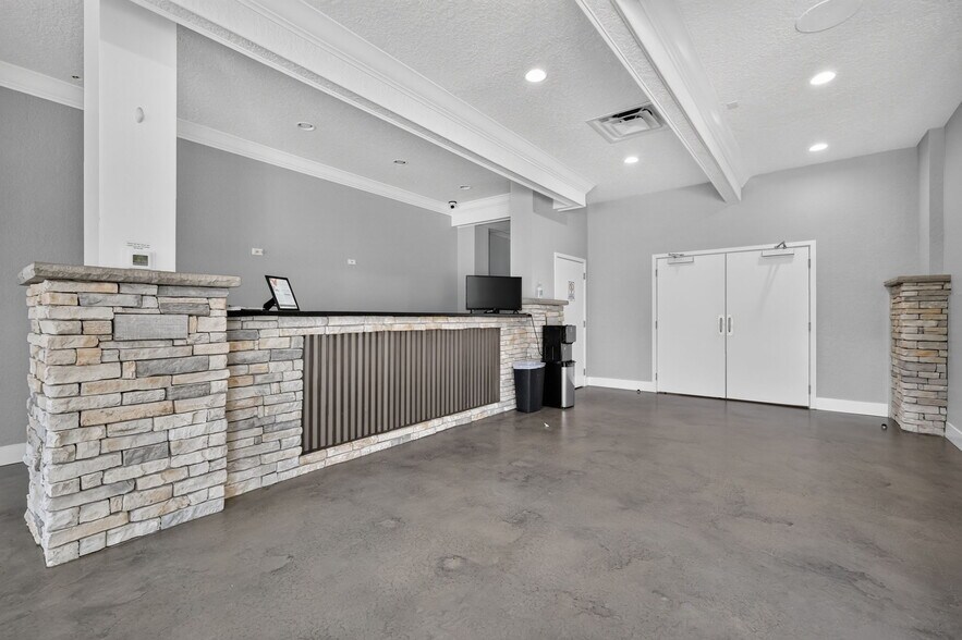 More Photos Of 3319 13th St, Saint Cloud Warehouse For Sale