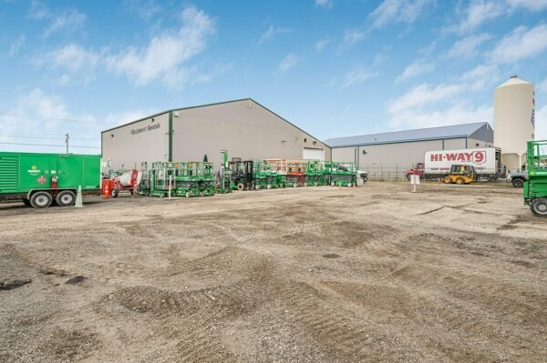 More Photos Of 30 Industrial Dr, Sylvan Lake Service For Lease