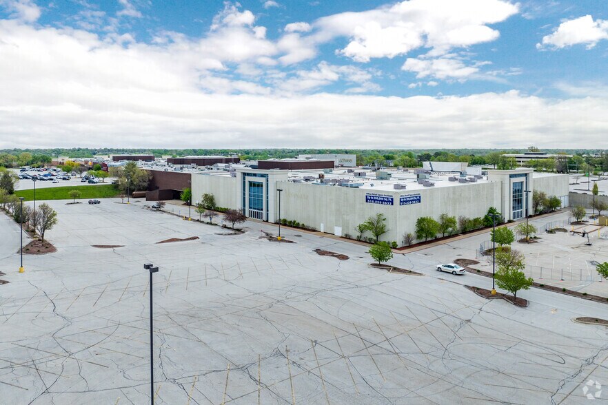 More Photos Of 1551 Valley West Dr, West Des Moines General Retail For Sale