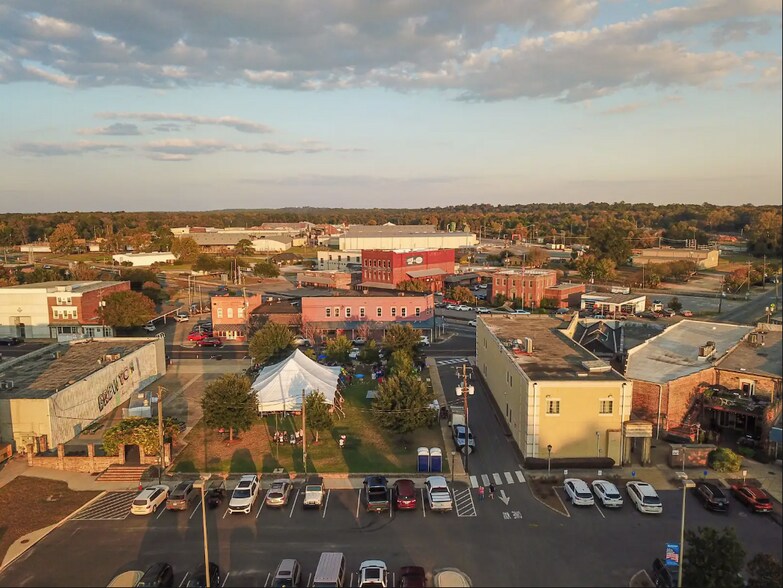 More Photos Of 204-208 Belleville Ave, Brewton Restaurant For Sale