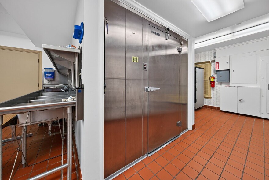 More Photos Of 1461 Highway EE, Winfield Specialty For Sale