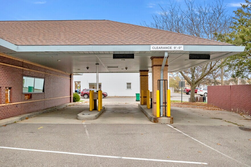 More Photos Of 27621 Warren Rd, Garden City Freestanding For Lease