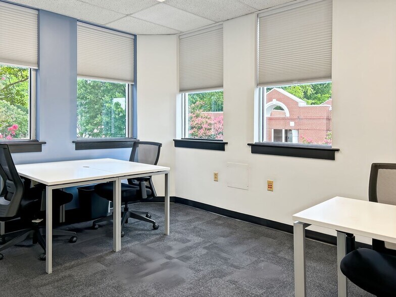 More Photos Of 2303 W Morehead St, Charlotte Coworking Space