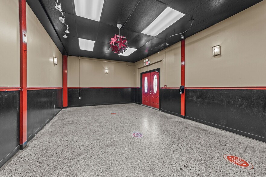 More Photos Of 607 S Main St, King Unknown For Lease