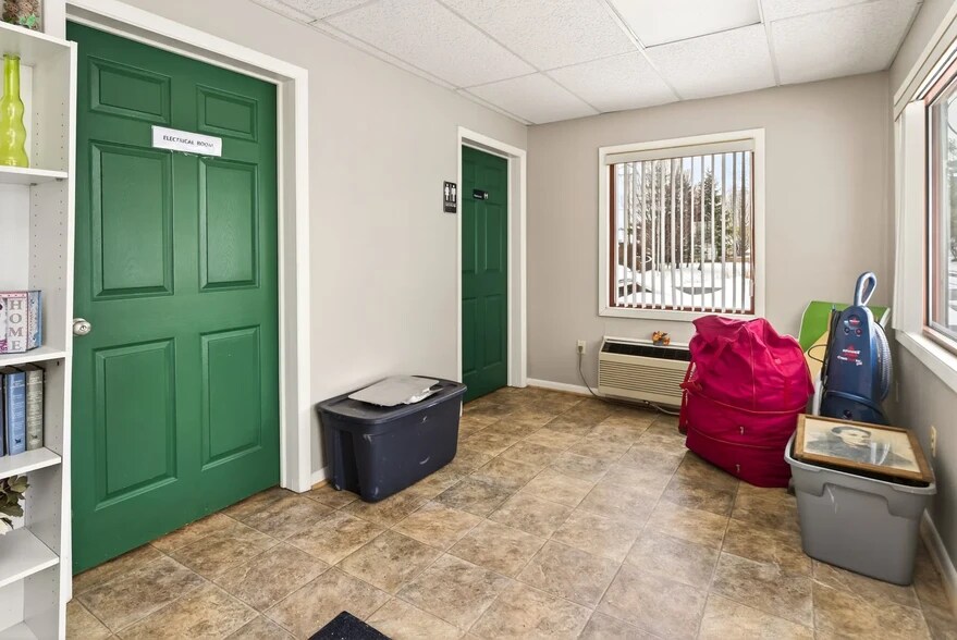 More Photos Of 3900 NY-104, Williamson Self Storage For Lease