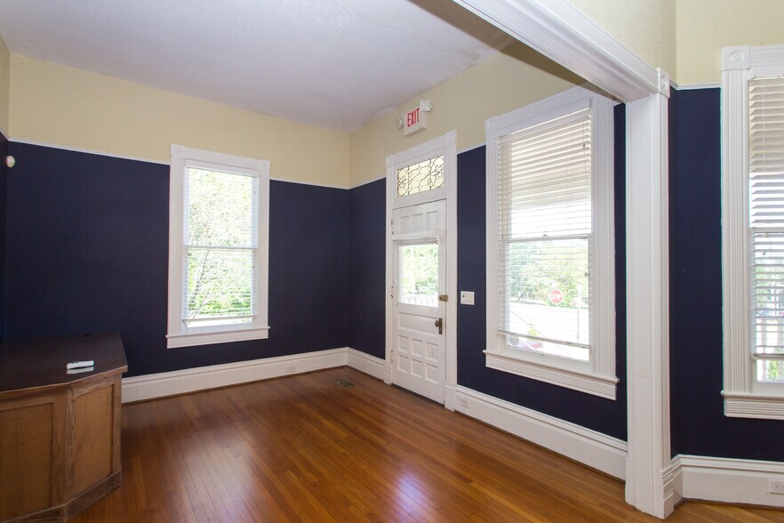 More Photos Of 921 N Palafox St, Pensacola Office For Sale