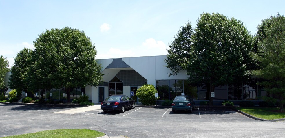 Primary Photo Of 750-782 Spirit 40 Park Dr, Chesterfield Light Distribution For Sale