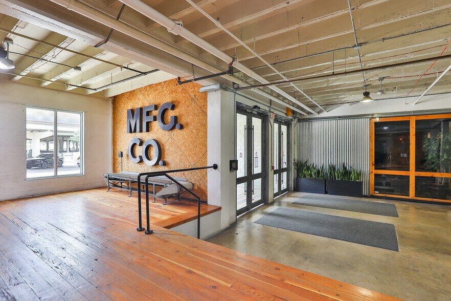 More Photos Of 816 Camaron St, San Antonio Office For Sale