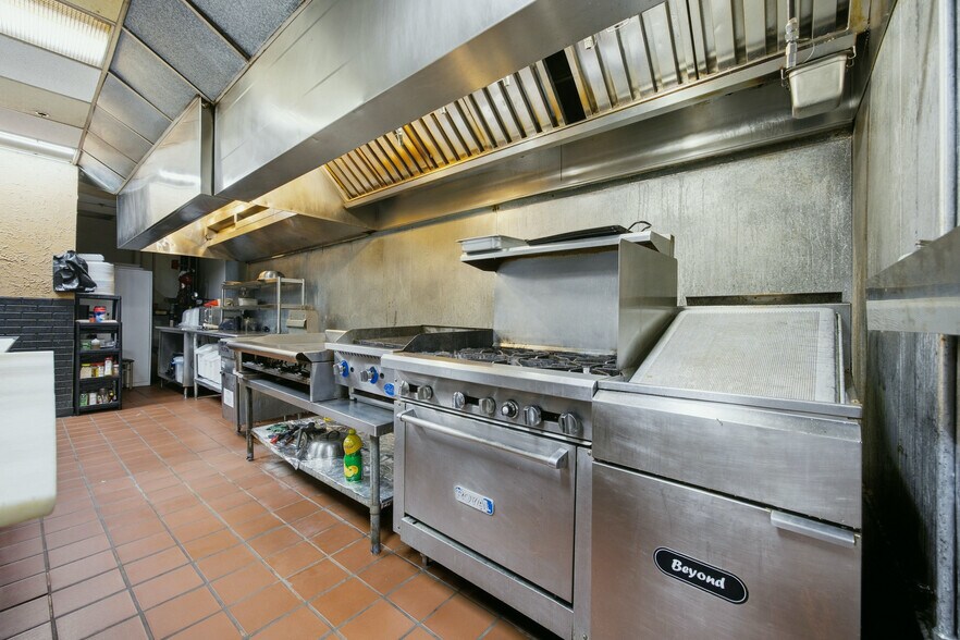 More Photos Of 6616 New Peachtree Rd, Doraville Sports And Entertainment For Sale