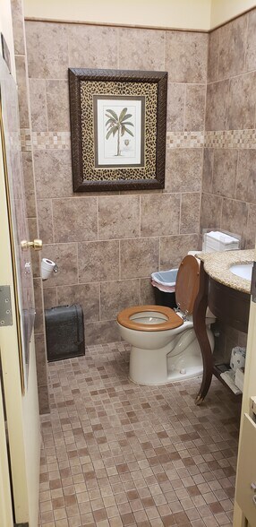 More Photos Of 5219 Germantown Ave, Philadelphia Office Residential For Lease