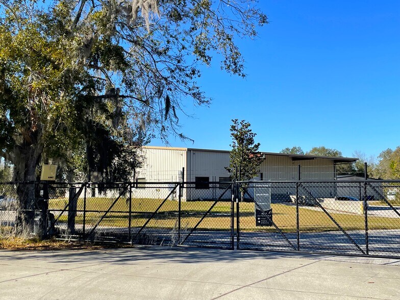 More Photos Of 4680 Lake Industrial Blvd, Tavares Warehouse For Sale