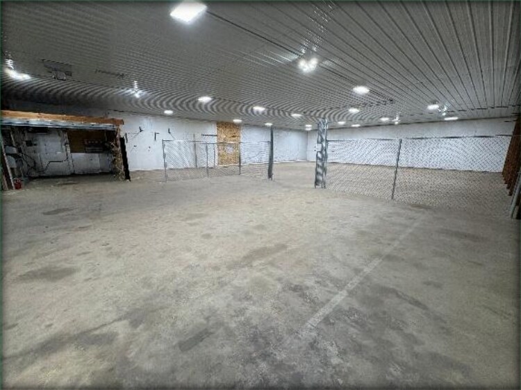 More Photos Of 414 S Pine St, Monticello Freestanding For Sale